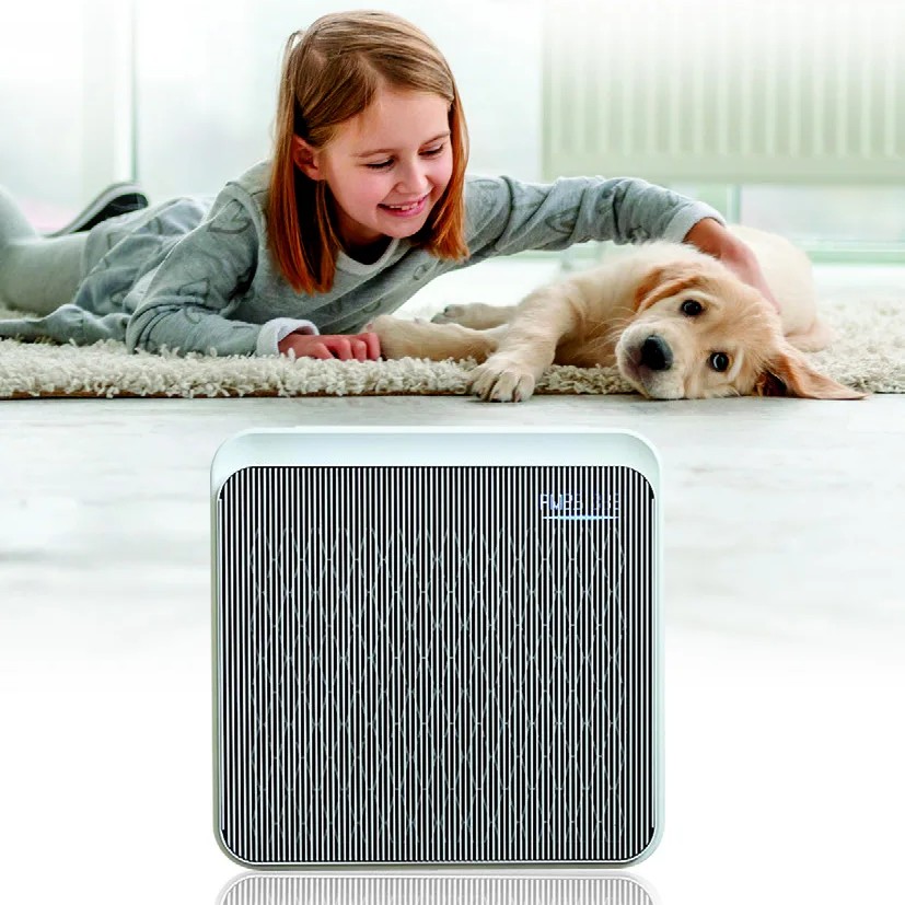 Child and dog relaxing near the AirLab P80S